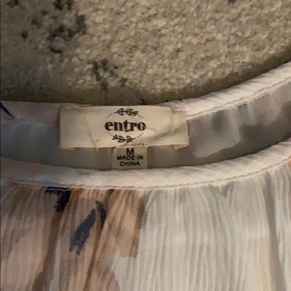 Beautiful spring floral blouse - Picture 3 of 3